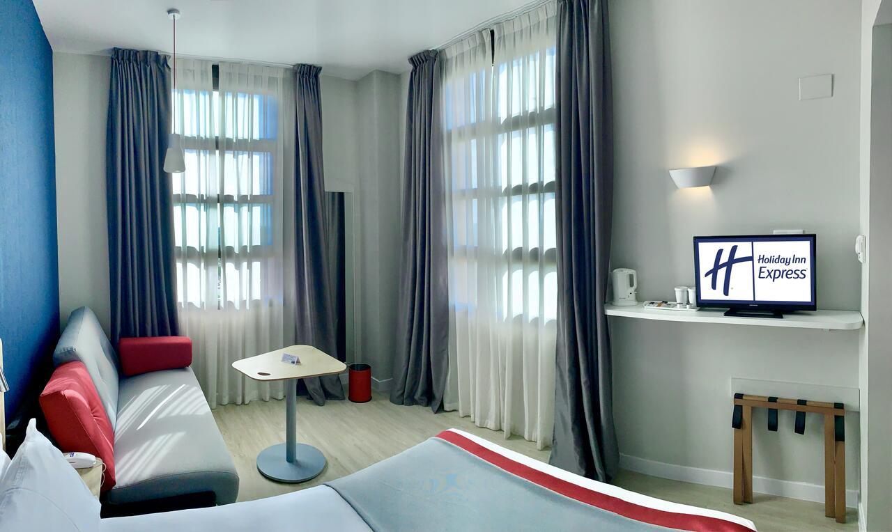 Holiday Inn Express Ciudad De Las Ciencias By Ihg Валенсия Екстериор снимка
