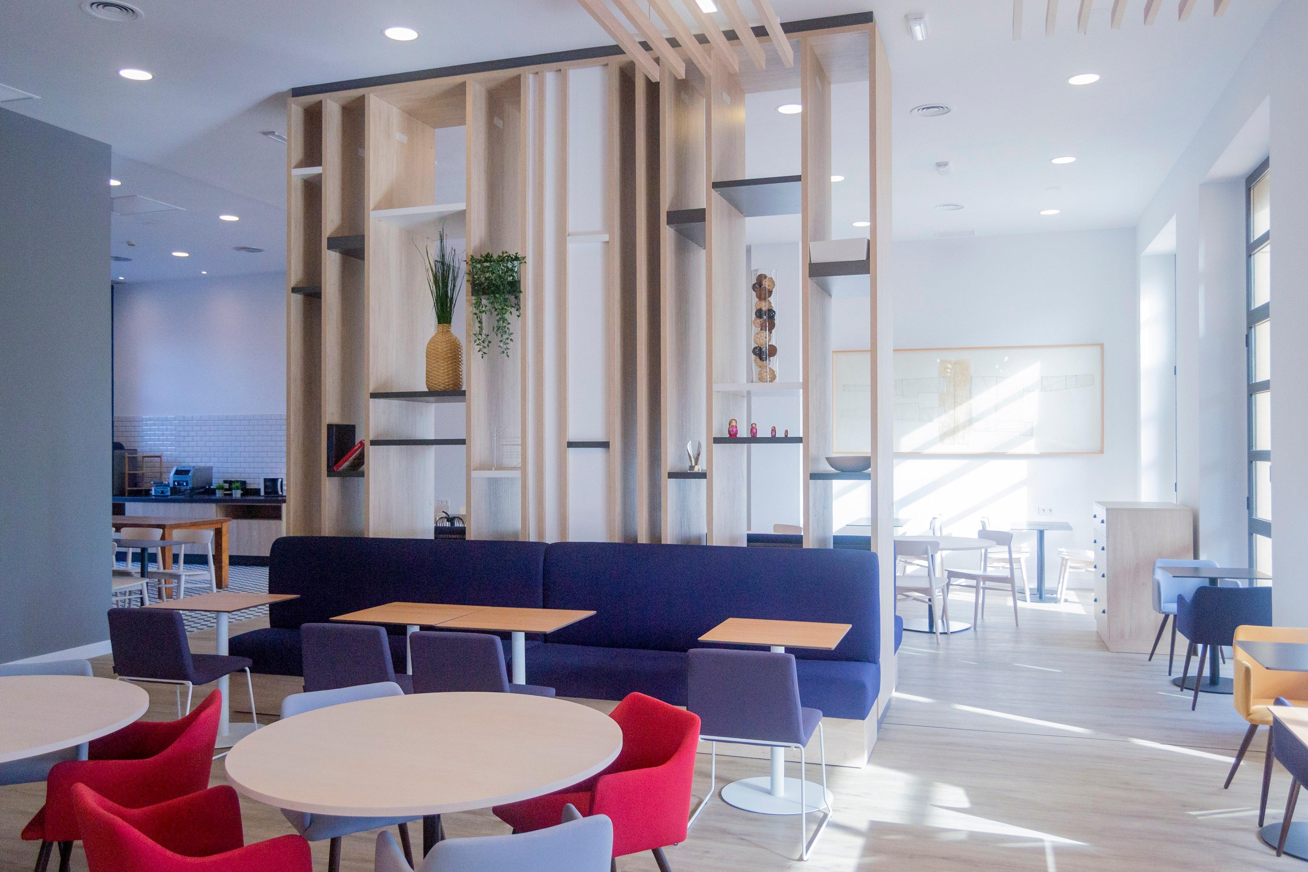 Holiday Inn Express Ciudad De Las Ciencias By Ihg Валенсия Екстериор снимка