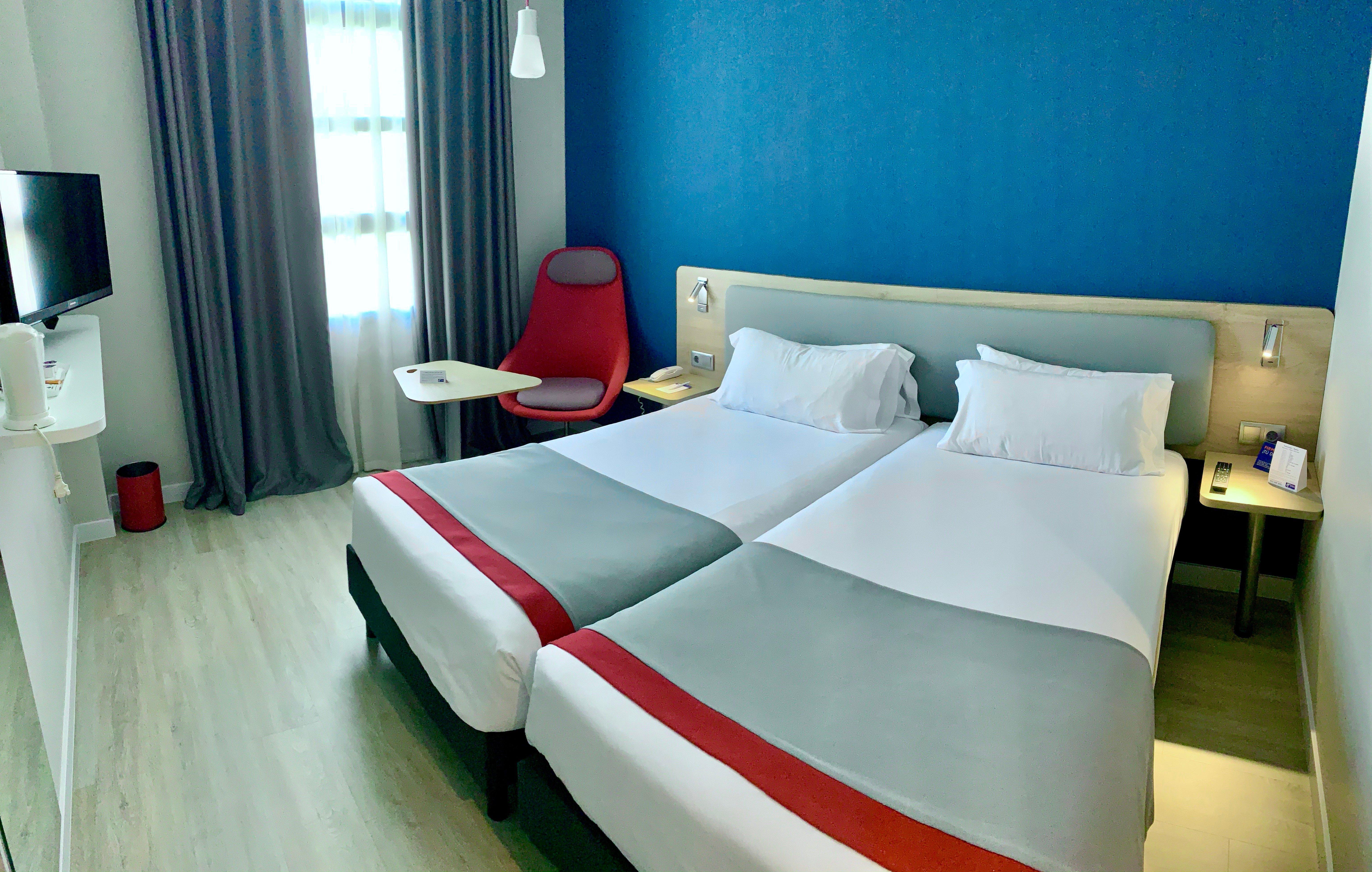 Holiday Inn Express Ciudad De Las Ciencias By Ihg Валенсия Екстериор снимка