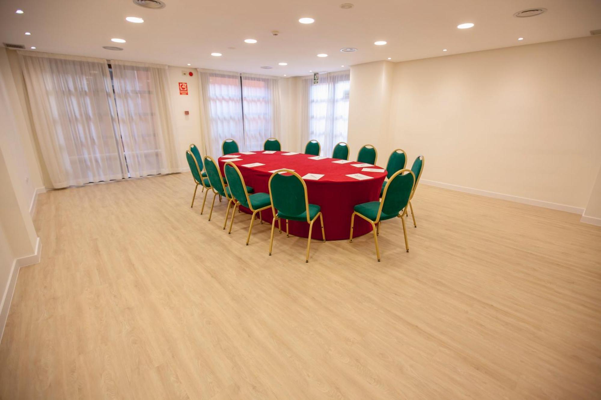 Holiday Inn Express Ciudad De Las Ciencias By Ihg Валенсия Екстериор снимка
